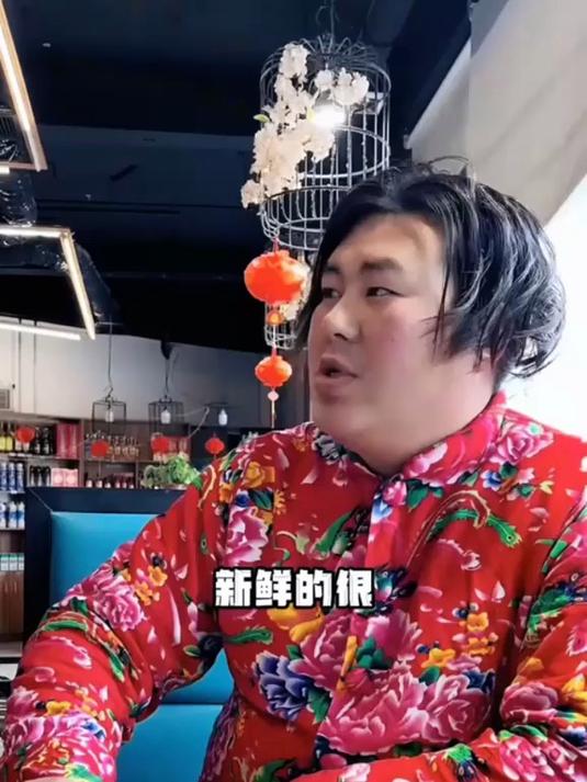 农村小伙，下馆子吃饭点菜遇到这样的服务员，太搞笑了！
