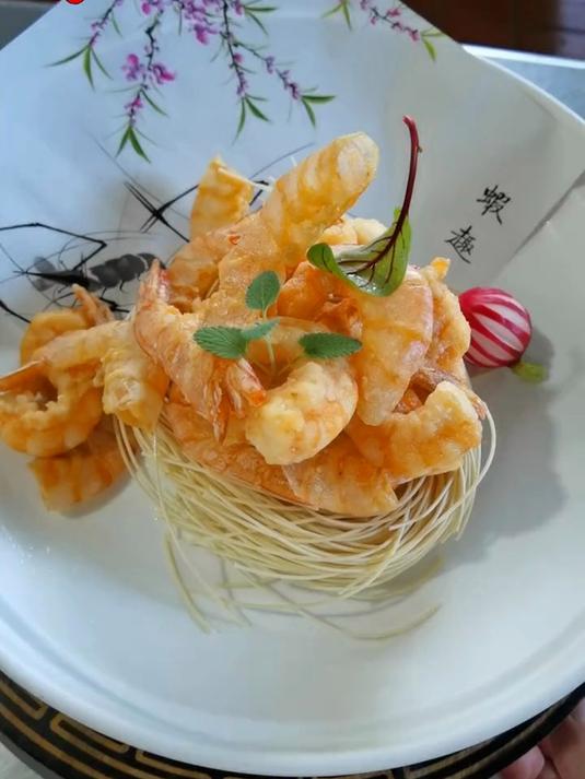脆皮香芥虾……特色菜品.一菜两味。外皮酥脆补钙