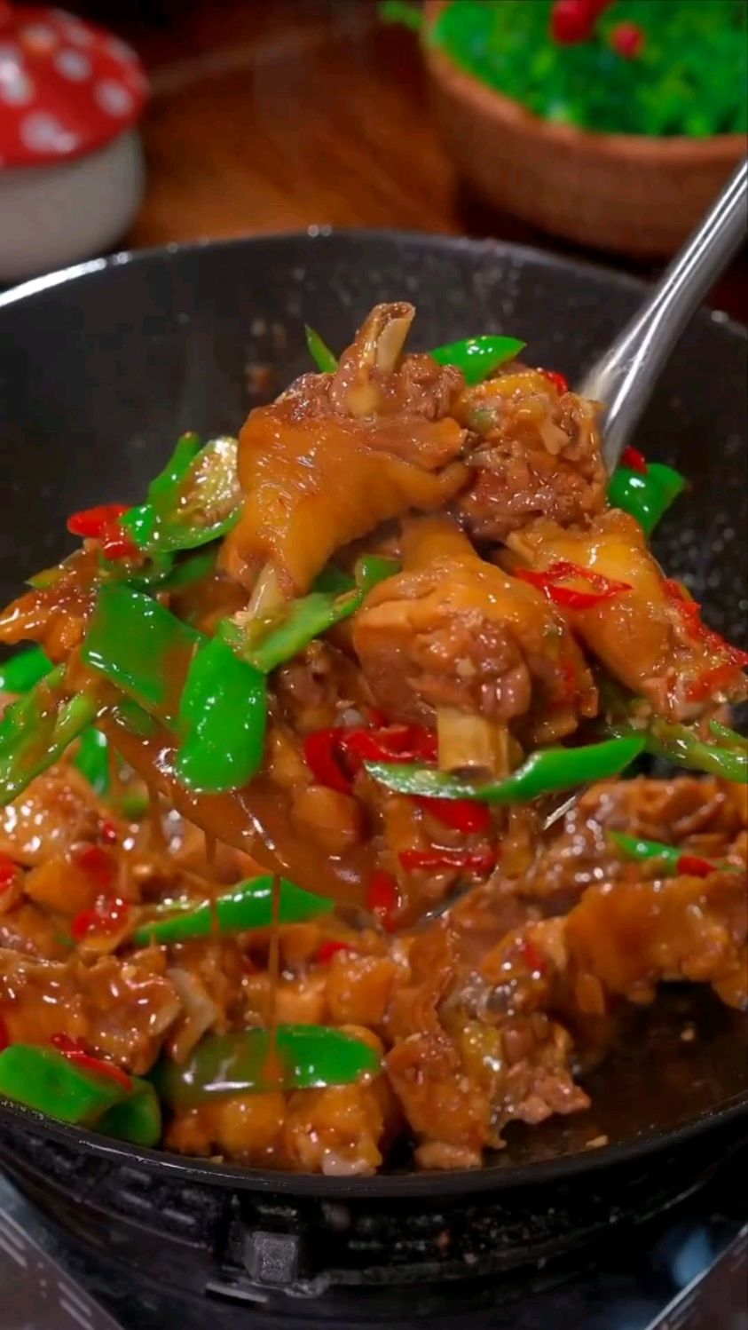 爆炒辣子鸡丁的家常做法。