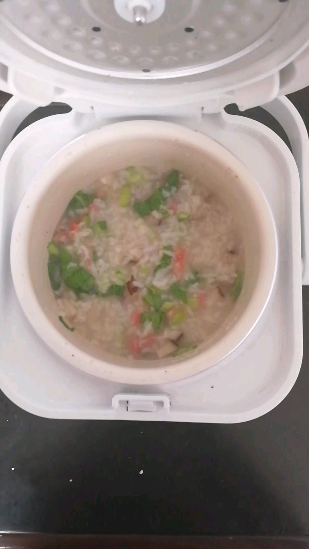 青菜香菇香肠粥!我的办公室午餐!