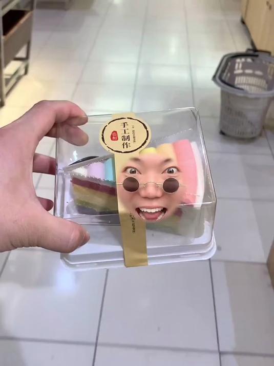 我变成了彩虹蛋糕 幸福地被吃掉