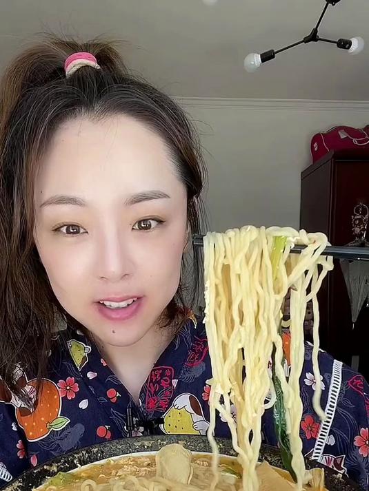 泡面今天的不烫一包半,汤达人豚骨拉面嘻嘻
