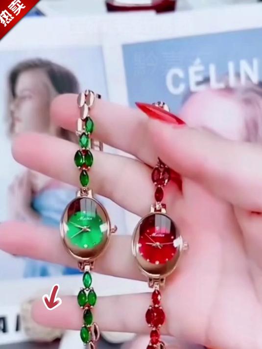 这款红宝石腕表百搭到犯规,任何场合都能轻松驾驭,太吸睛