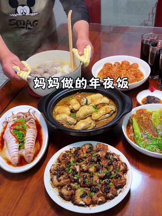 妈妈做的年夜饭菜单,口蘑酿虾滑寓意招财,美味又吉祥