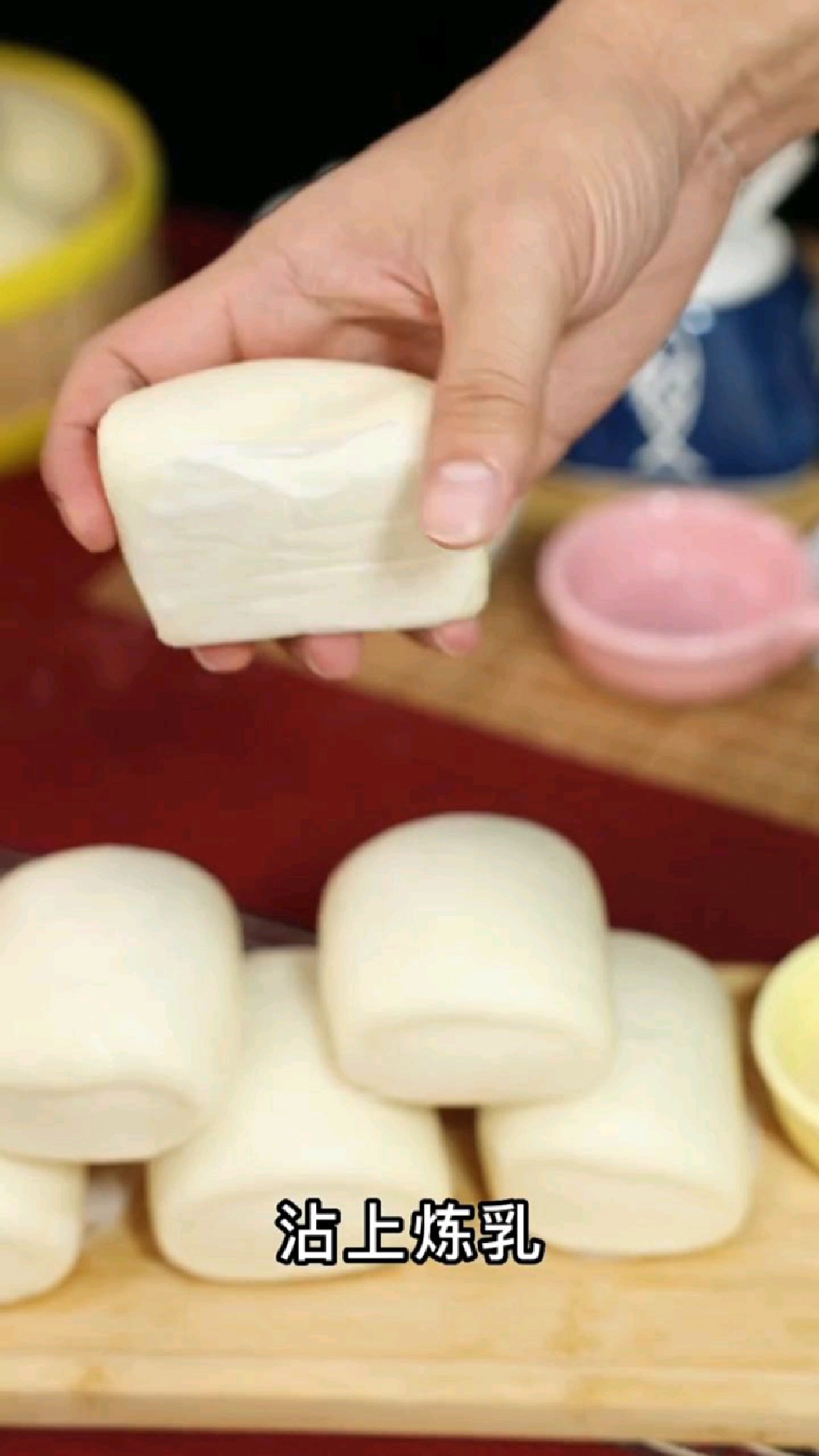 大人小孩都爱吃的炼乳馒头想知道怎么做吗?快来学一下吧