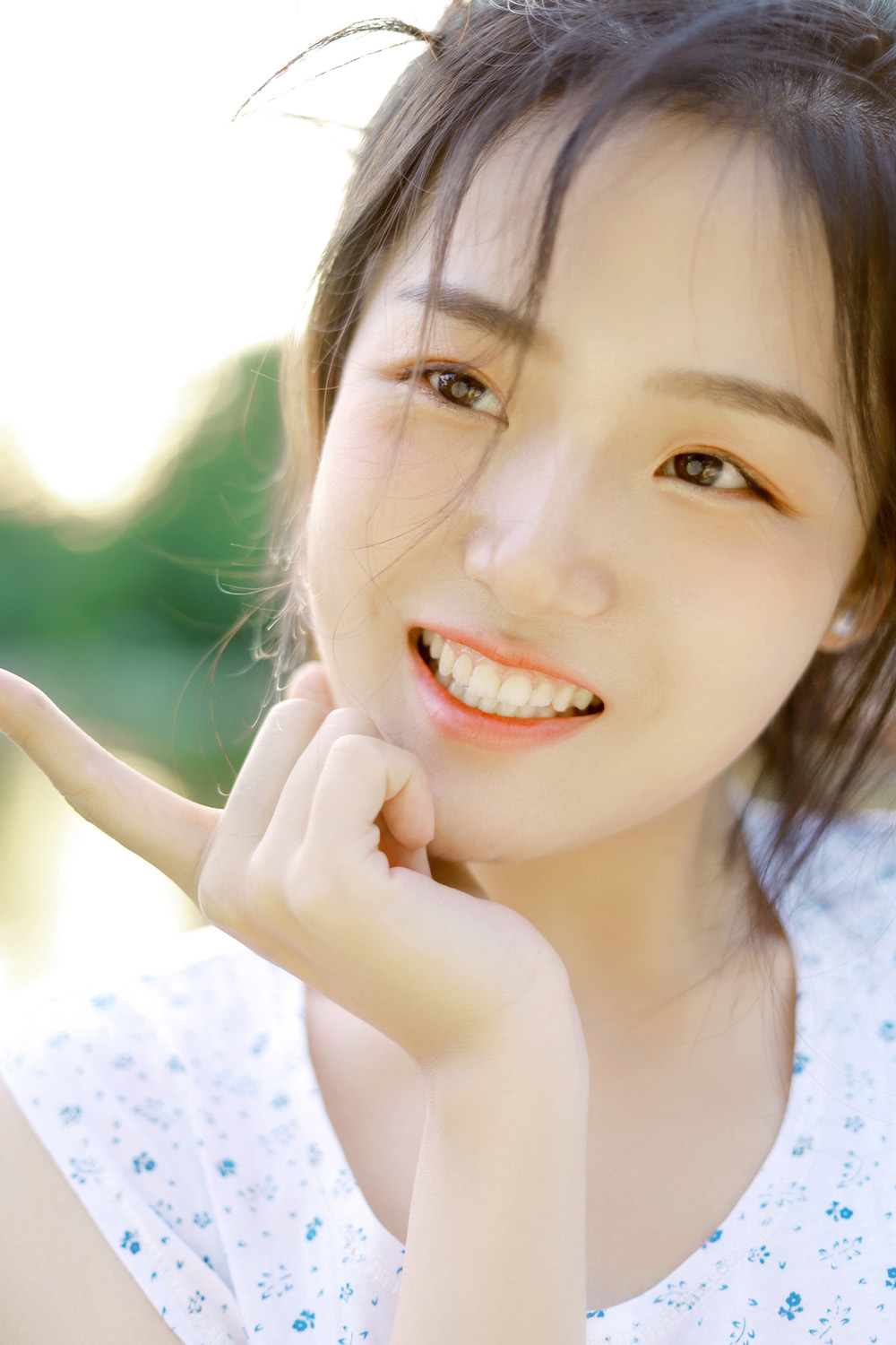 图片[2]-吹泡泡的女孩-六色网