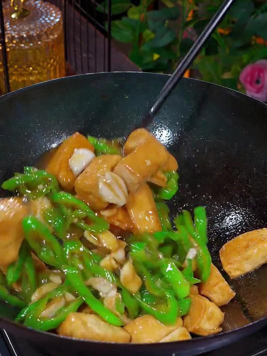 老婆爱吃的青椒炒豆腐