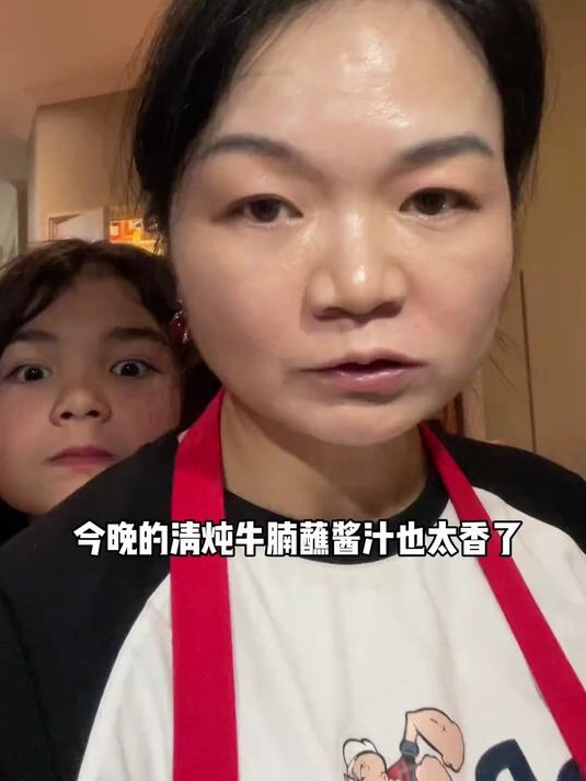今晚我做了清炖牛肋骨肉蘸酱汁太香了，就是来自牛肉本身的香味