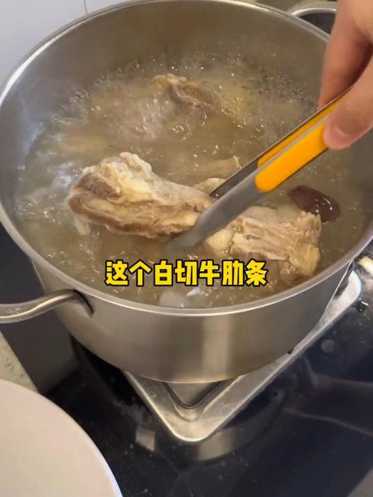 我们家几乎每周都会做的白切牛肋条真的绝!肉质软嫩!