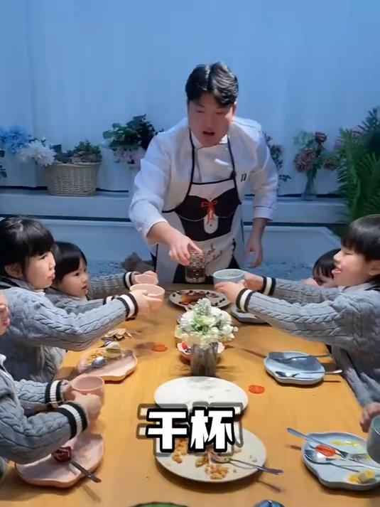 六个孩子宅家是怎么吃早饭的