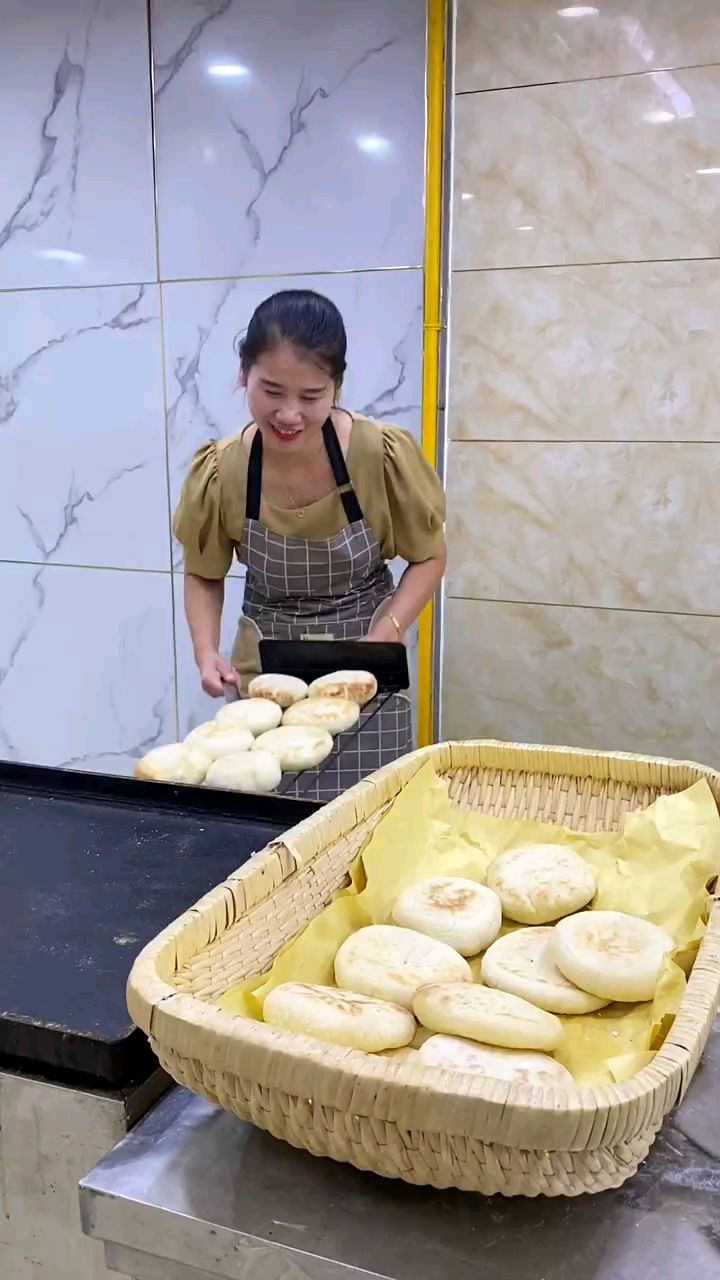 特色小吃灌汤烧饼。