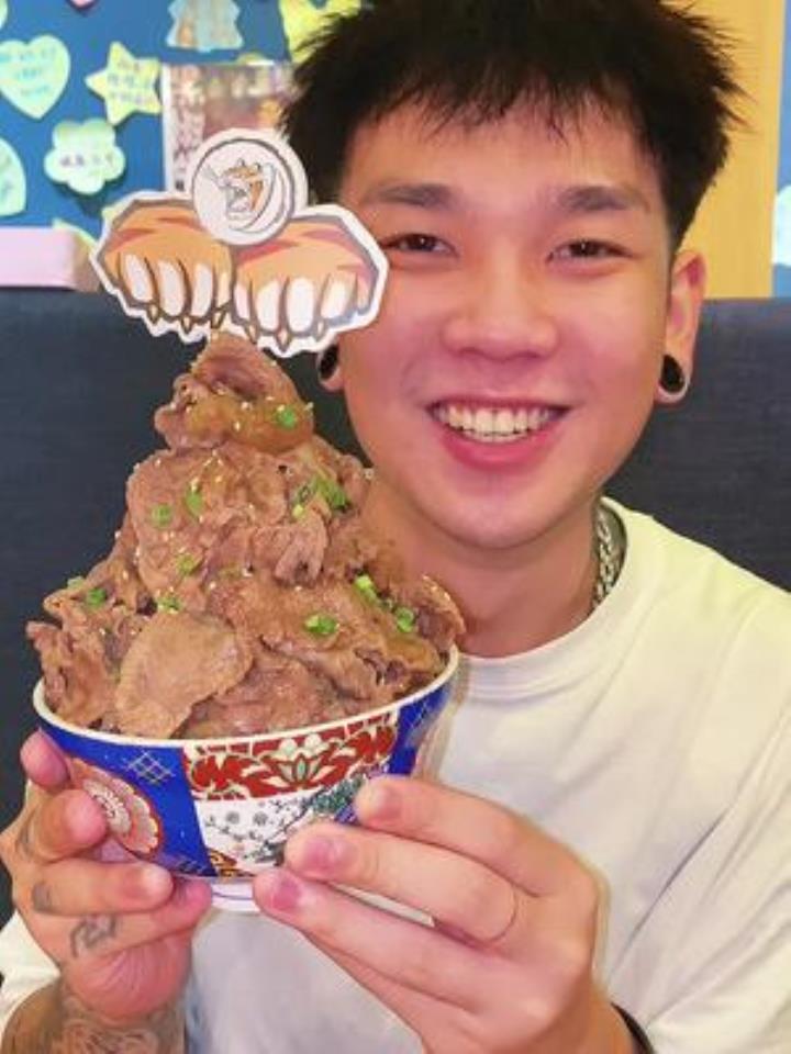 开了好多年了 他家的招牌肉量太夸张了,普通小姑娘吃不完