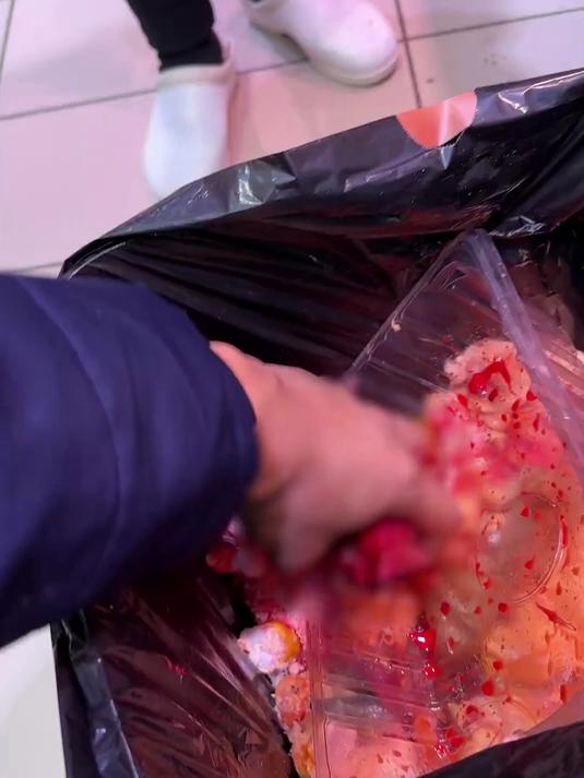 在西班牙菜市场捡了七个半兔头做美食