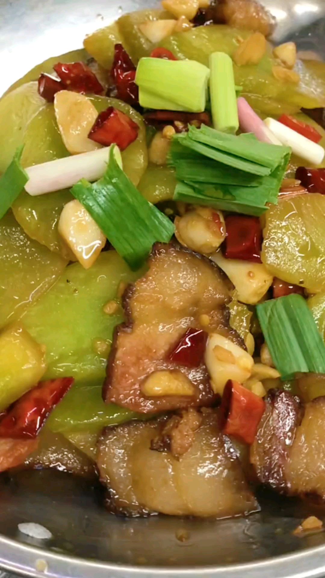 在家里做一道干锅莴笋,简单好学,又下饭。