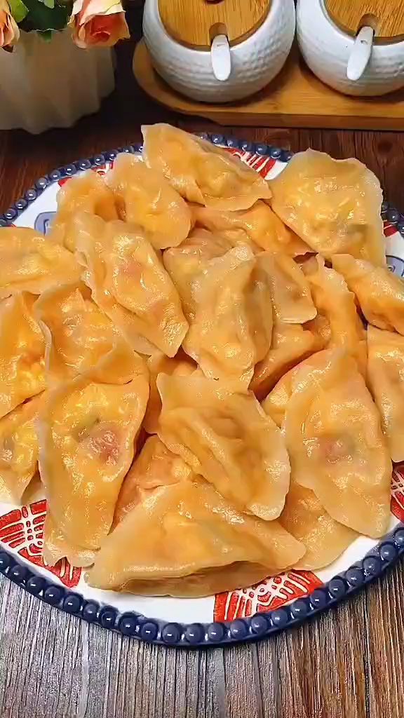 西红柿鸡蛋馅饺子这样做,非常的好吃!