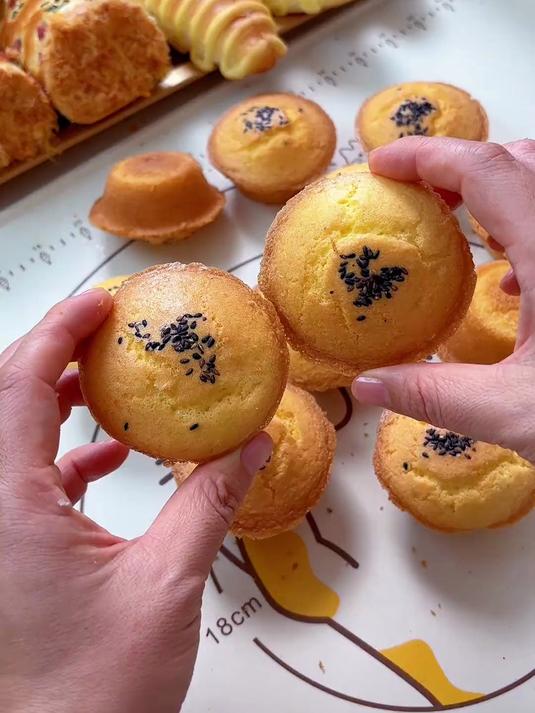 老式鸡蛋糕的保姆级教程来了，不需要泡打粉做法超级简单巨好吃