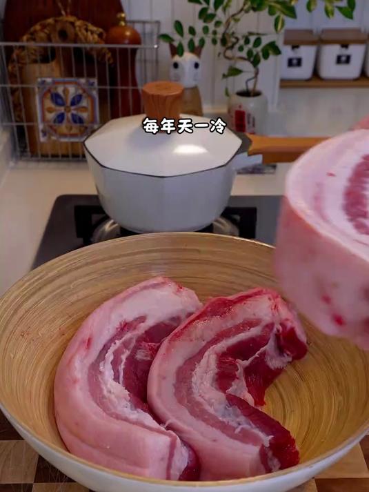 天一冷又到了做太白酱肉的时候了，做法真的很简单