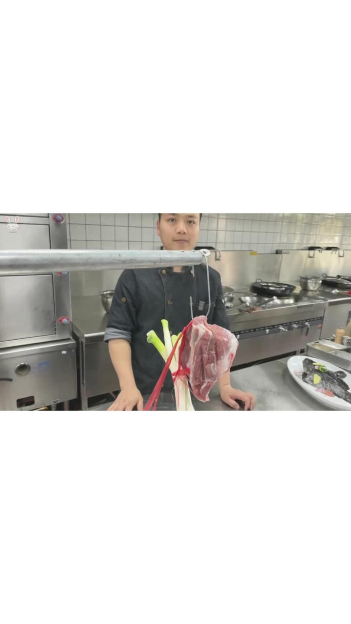 传统名菜,京葱爆炒羊肉,今天把客人拿得稳稳当当的