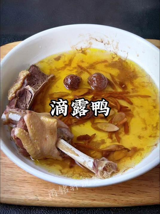 福建特色滴露鸭做法,不加一滴水,我会隔三岔五的炖给孩子喝