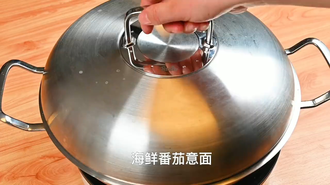 让你在老家也能吃上味道堪比西餐厅的意面。 所需食材: 洋葱350克 、大蒜30克、番茄60