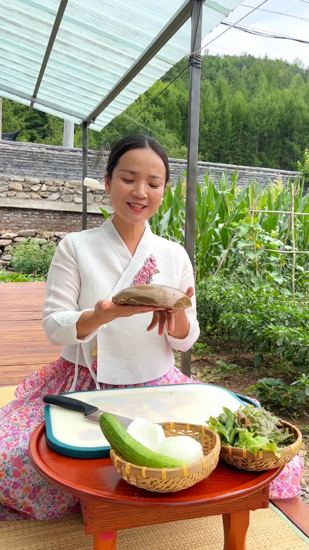 朝鲜族特色美食,凉拌橡子冻QQ弹弹很美味!