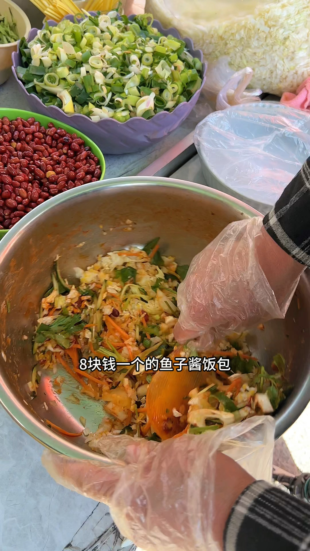 街边小吃鱼子酱饭包