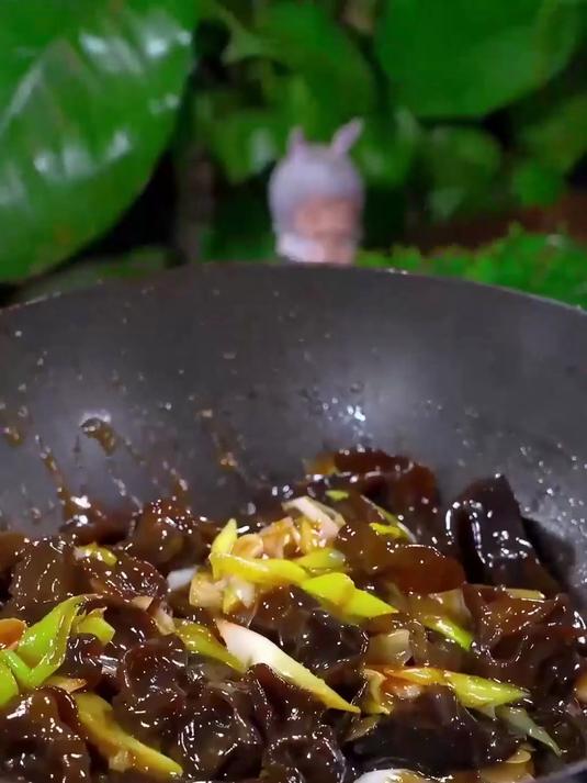 东北秋木耳炖鸡汤!鲜到舔碗,超滋补