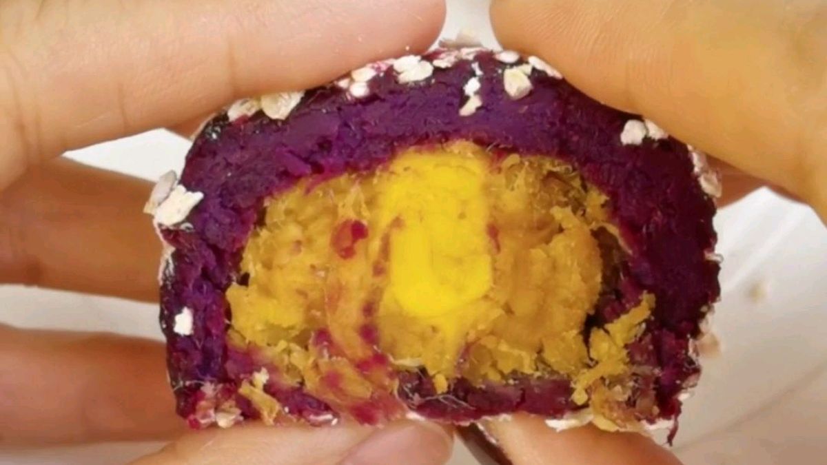 懒人版低卡蛋黄酥❗️小白轻松做,简单营养 低卡•紫薯肉松蛋黄酥#潮级玩家# #夏日小吃图鉴