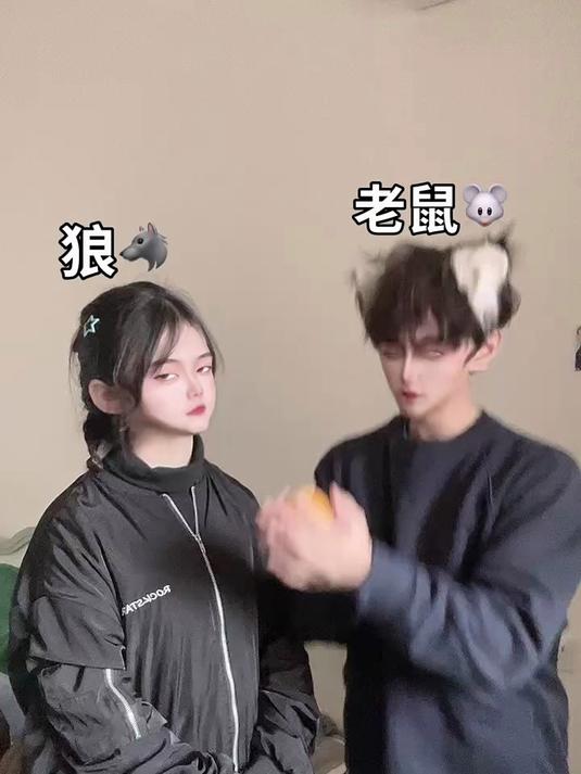 我只吃肉，但是你这么可爱，我只吃草莓饼干