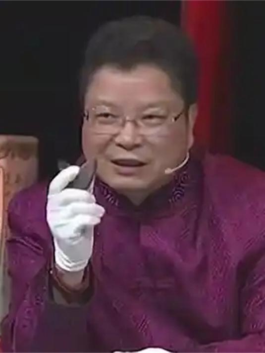 一个小小的银元宝,价格竟直逼5位数,可把美女开心坏了!丨鉴宝