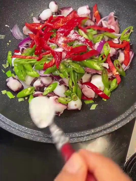 下饭菜绝了!鱿鱼须鲜弹够味,冷冻保存随取随炒