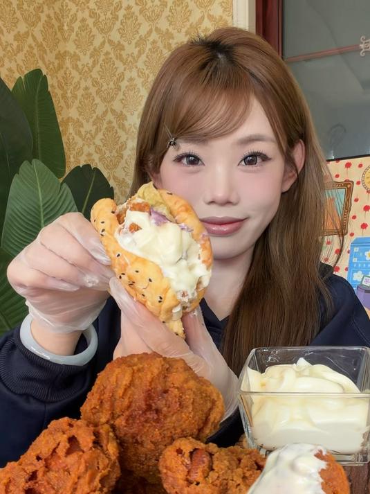 多酱汉堡和炸鸡 #干饭日常 #美食日记 #多酱汉堡#美食分享 #吃货