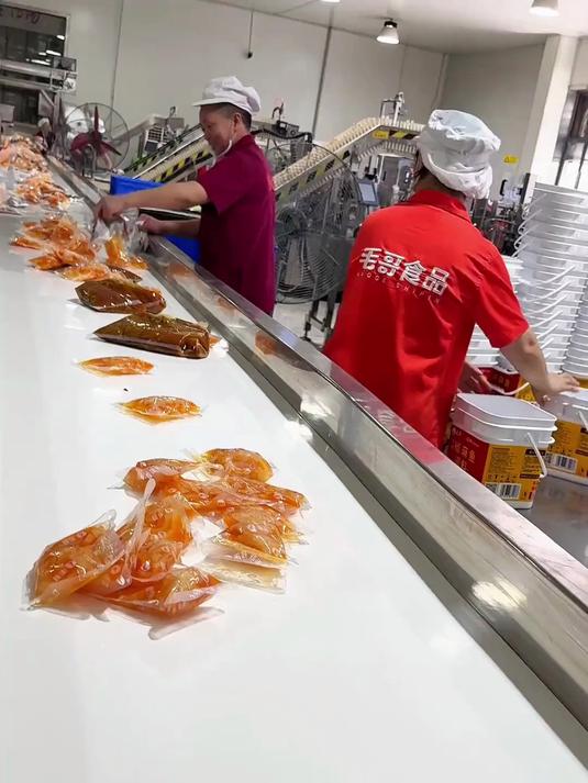 谁懂啊！炖了 3 小时的酸萝卜老鸭汤，汤白味浓，连喝 3 碗都不够