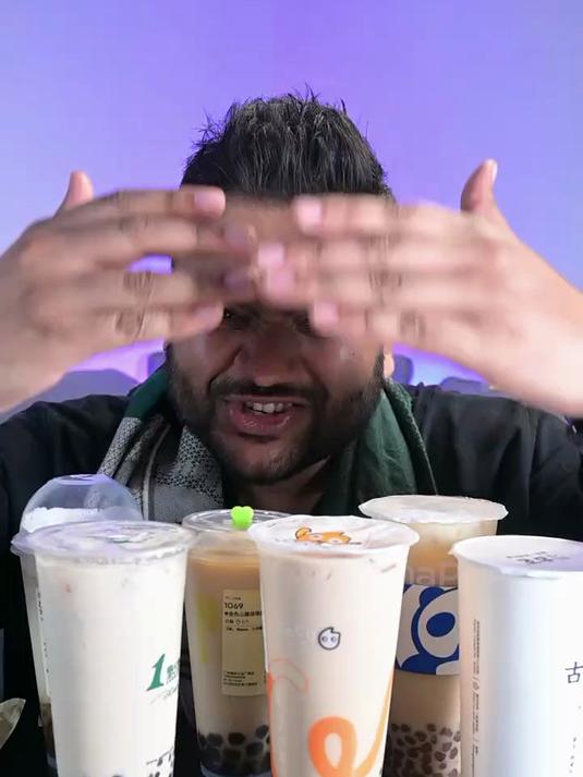 老外炫6杯网红珍珠奶茶，越贵越好喝嘛？#老外#