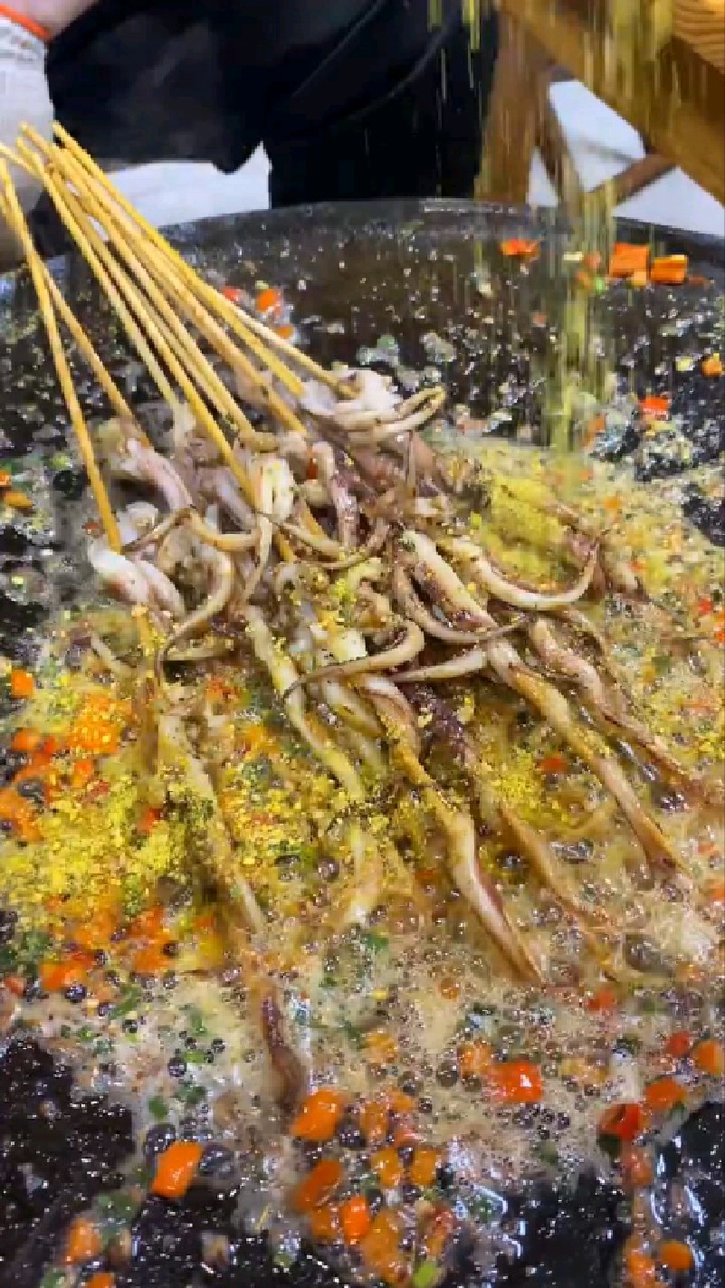 铁板鱿鱼须,烧烤新吃法,你们当地有了吗。
