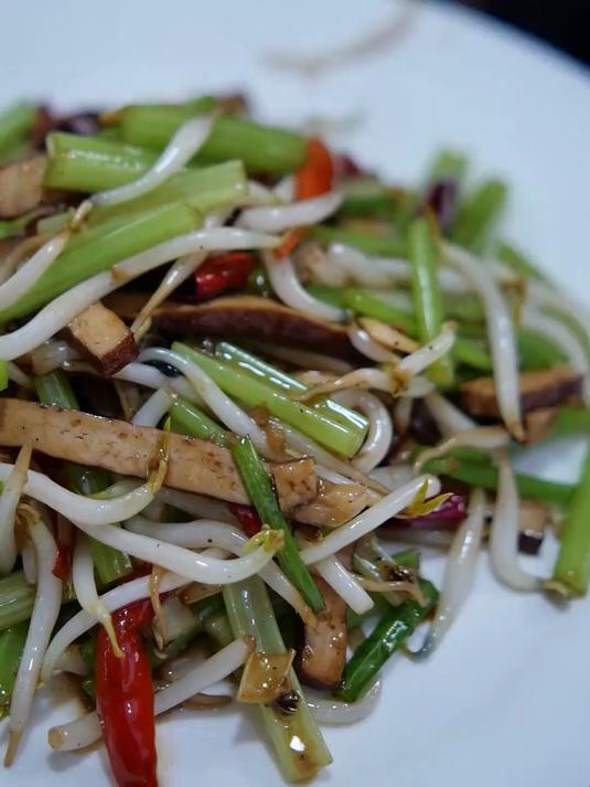 绿豆芽芹菜 苍蝇馆子里的小炒菜