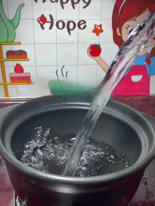 祛湿清肠百合玉米汤:潮湿季清肠,无湿气困扰