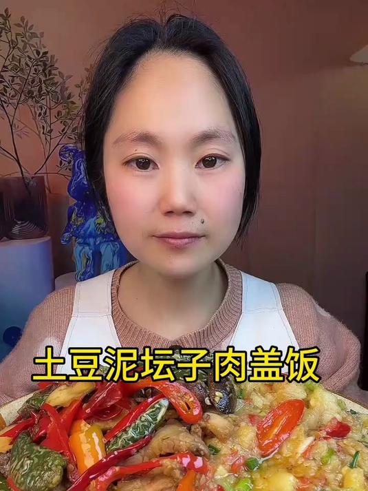 软糯土豆泥盖满喷香米饭一勺挖下香软交融超诱人