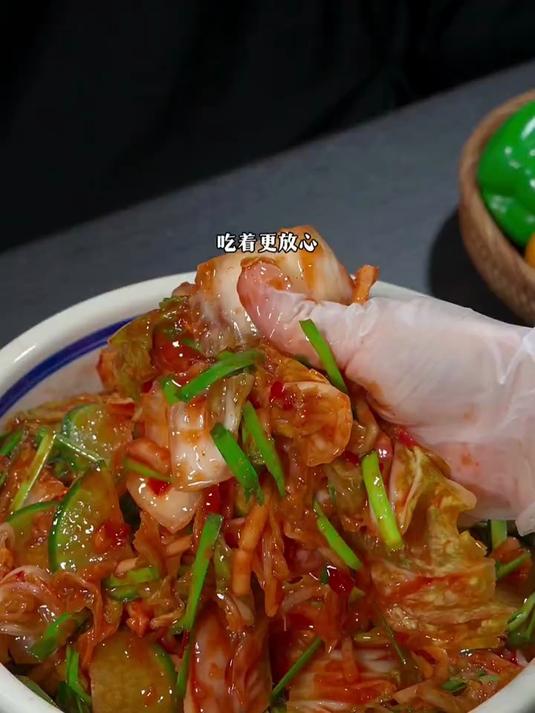 腌好就能吃的辣白菜，自己在家做简单干净吃着还放心