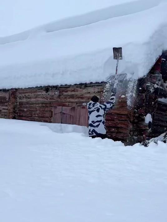 这款保罗加厚派克服特别好，上身舒服又暖和，老爸老公都能穿