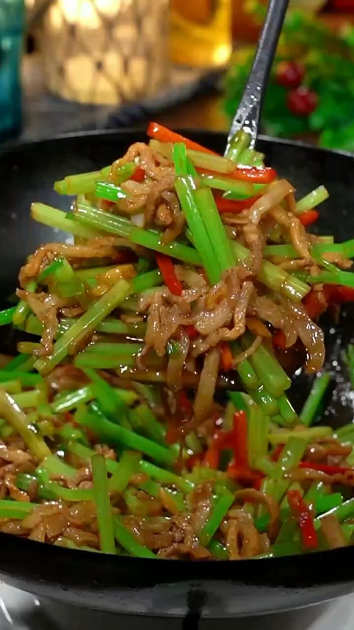 芹菜炒肉的正确做法,真的太下饭了