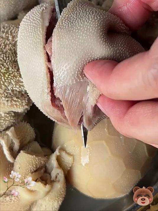 家庭聚餐缺硬菜?肚包肉煮透香,满是肉香超下饭