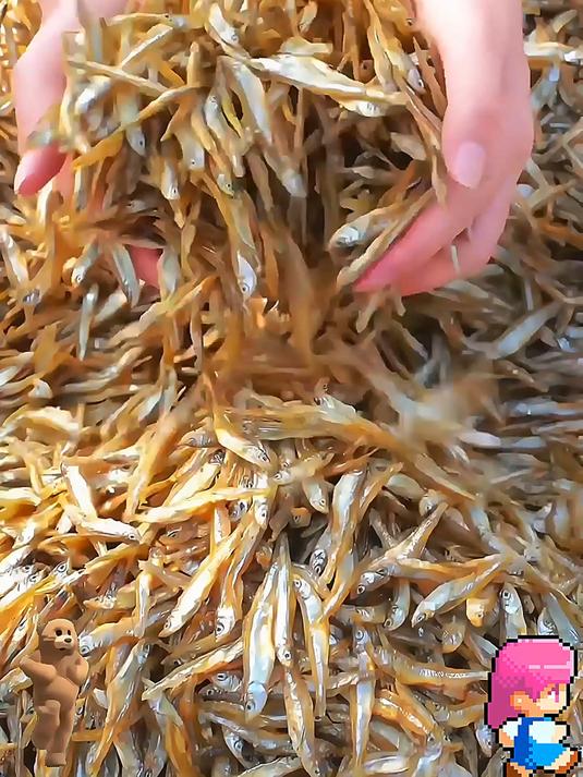 小鱼干没有泥沙也不苦。油炸爆炒炒辣椒很香配粥配饭都很好吃亲