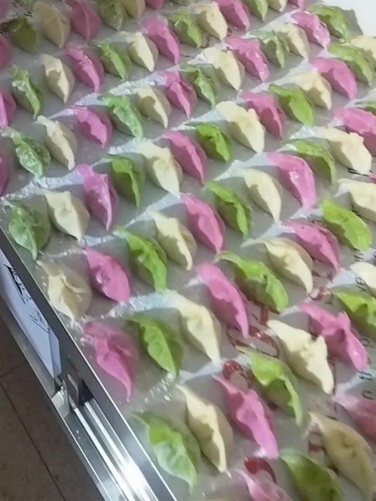 吃饺子的节日,全家人一起吃饺子