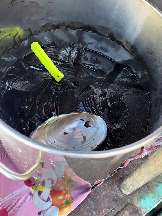 烧仙草和龟苓膏是两种,这应该是龟苓膏,特别好吃