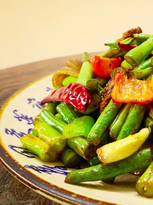 这才是四季豆炒肉的家常做法，简单营养，脆嫩入味，下酒又下饭