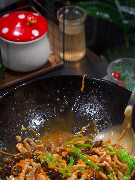 酸甜爽口的鱼儿香肉丝，做法简家里的老人都孩都爱吃#鱼香肉丝#