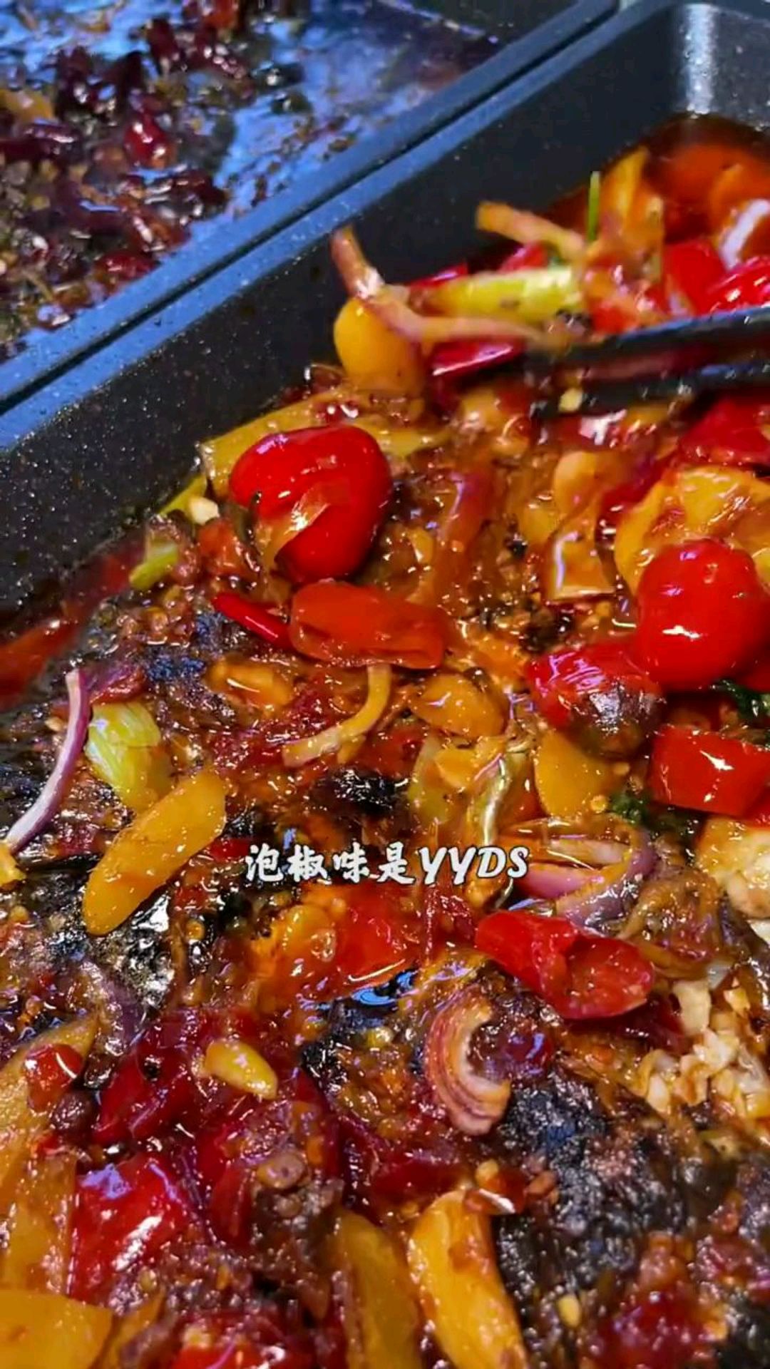 万州烤鱼扛把子,不排队根本吃不上他家的烤鱼