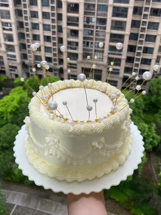 喜欢吃榴莲的宝宝可以试试这款纯榴莲夹心的蛋糕