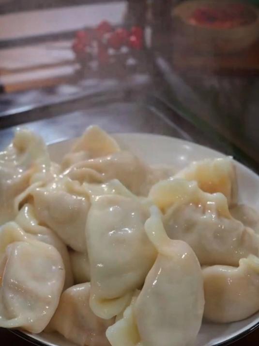 芹菜猪肉馅的饺子你可以这样吃饭
